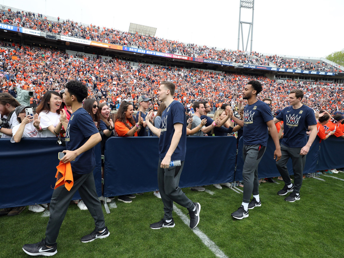 virginia-team-handshakes.jpg